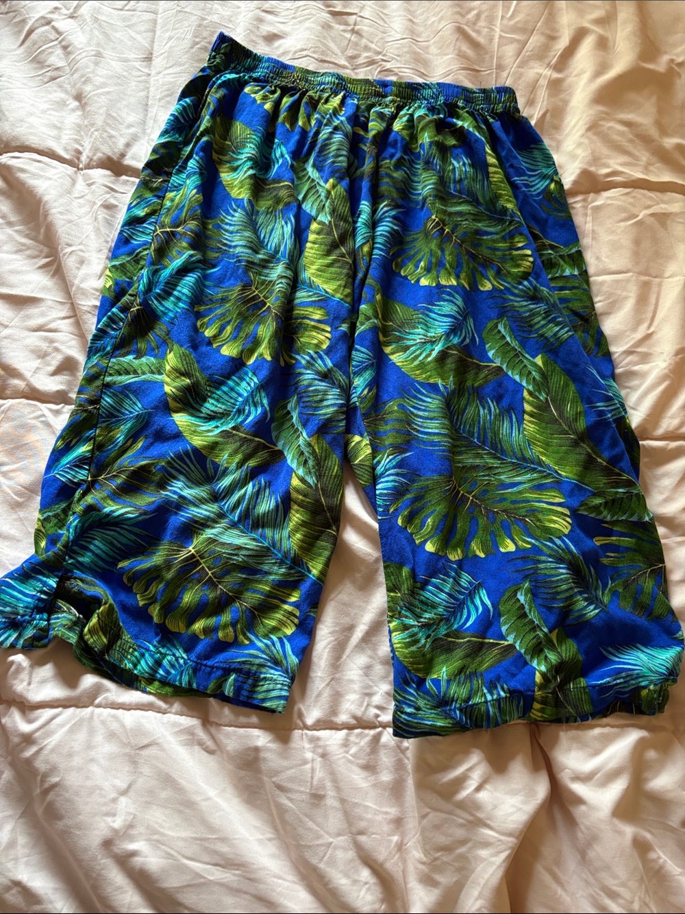 Tropical Leaf Elastic-Waist Women’s Bermuda Shorts in Blue & Green